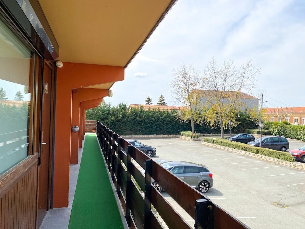 Kyriad Direct Roanne Hotel Exterior photo